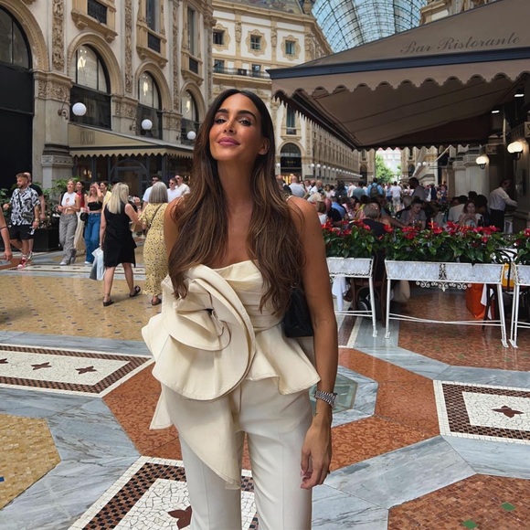 ZARA Voluminous Flower Top Sand - Picture 3 of 16